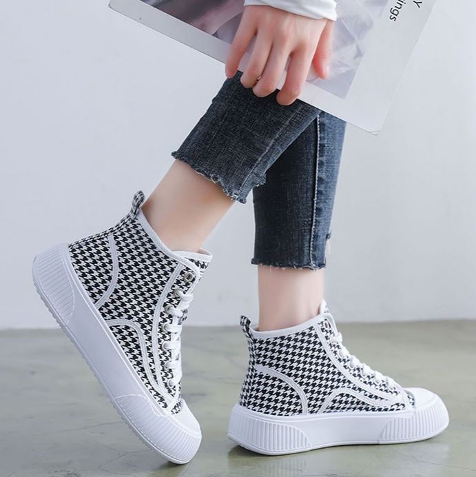 ハイカットスニーカー カジュアル シンプル かわいい スタイリッシュ 脚長効果 伸長効果 美脚足長 疲れにくい 痛くならない