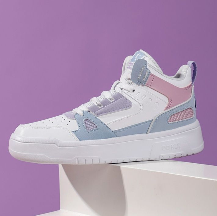 ハイカットスニーカー 通気性 メッシュ素材 日常使い 歩きやすい 疲れにくい 厚底ソール クッション性 部活 スポーツ ランニング