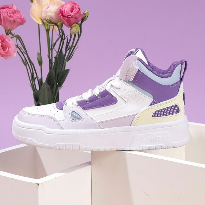 ハイカットスニーカー 通気性 メッシュ素材 日常使い 歩きやすい 疲れにくい 厚底ソール クッション性 部活 スポーツ ランニング