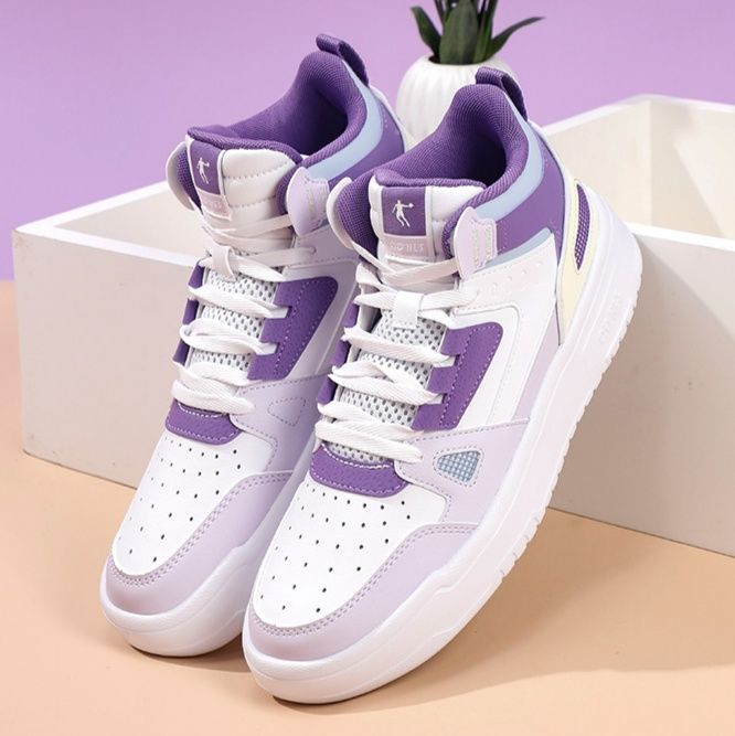 ハイカットスニーカー 通気性 メッシュ素材 日常使い 歩きやすい 疲れにくい 厚底ソール クッション性 部活 スポーツ ランニング