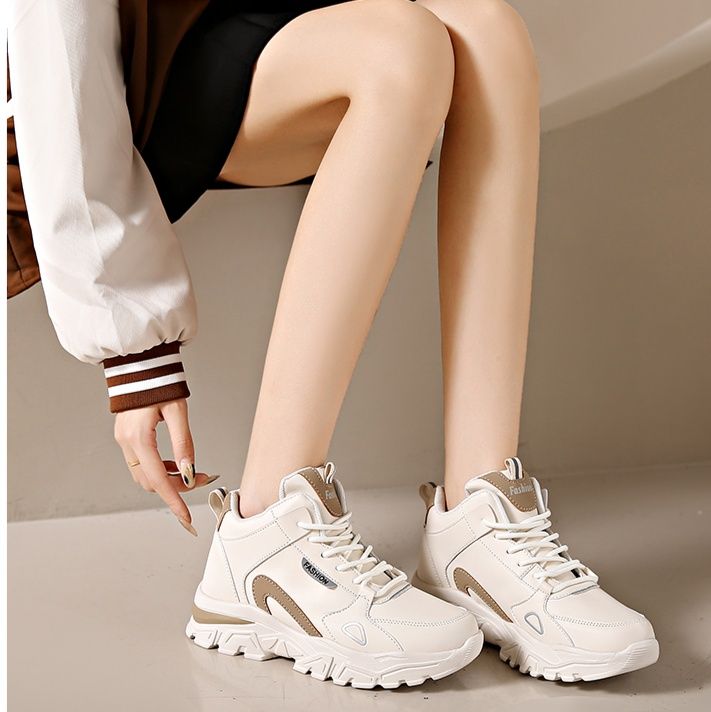 ハイカットスニーカー スポーティー アウトドア 日常使い ふわもこ裏起毛 安定感 疲れにくい 痛くならない 軽快 デイリーユース 