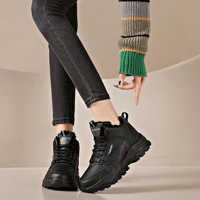 ハイカットスニーカー スポーティー アウトドア 日常使い ふわもこ裏起毛 安定感 疲れにくい 痛くならない 軽快 デイリーユース 