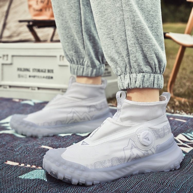 ハイカットスニーカー 厚底ソール グリップ力 疲れにくい 痛くならない 履きやすい 歩きやすい クッション 安定感 通気性 アウトドア