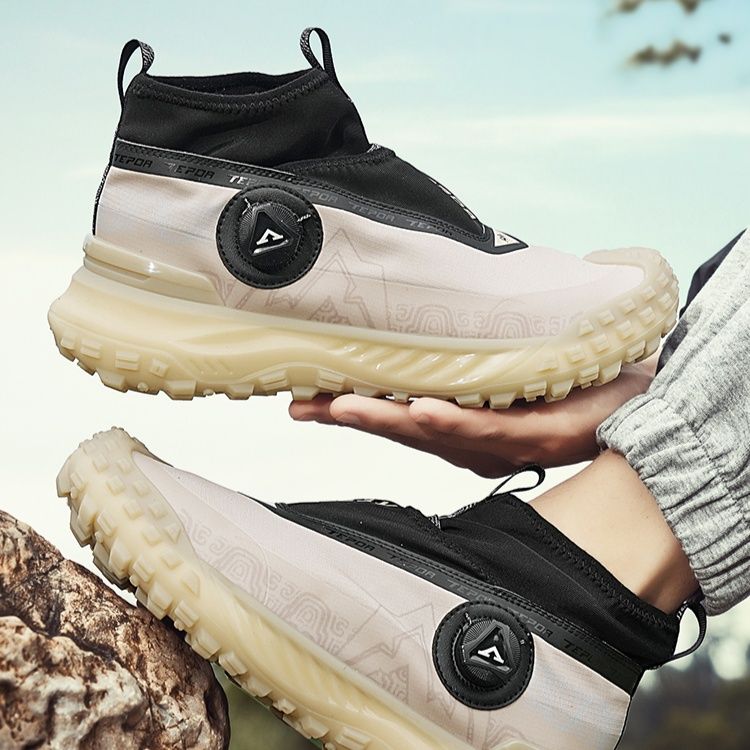 ハイカットスニーカー 厚底ソール グリップ力 疲れにくい 痛くならない 履きやすい 歩きやすい クッション 安定感 通気性 アウトドア