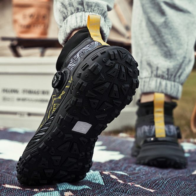 ハイカットスニーカー 厚底ソール グリップ力 疲れにくい 痛くならない 履きやすい 歩きやすい クッション 安定感 通気性 アウトドア