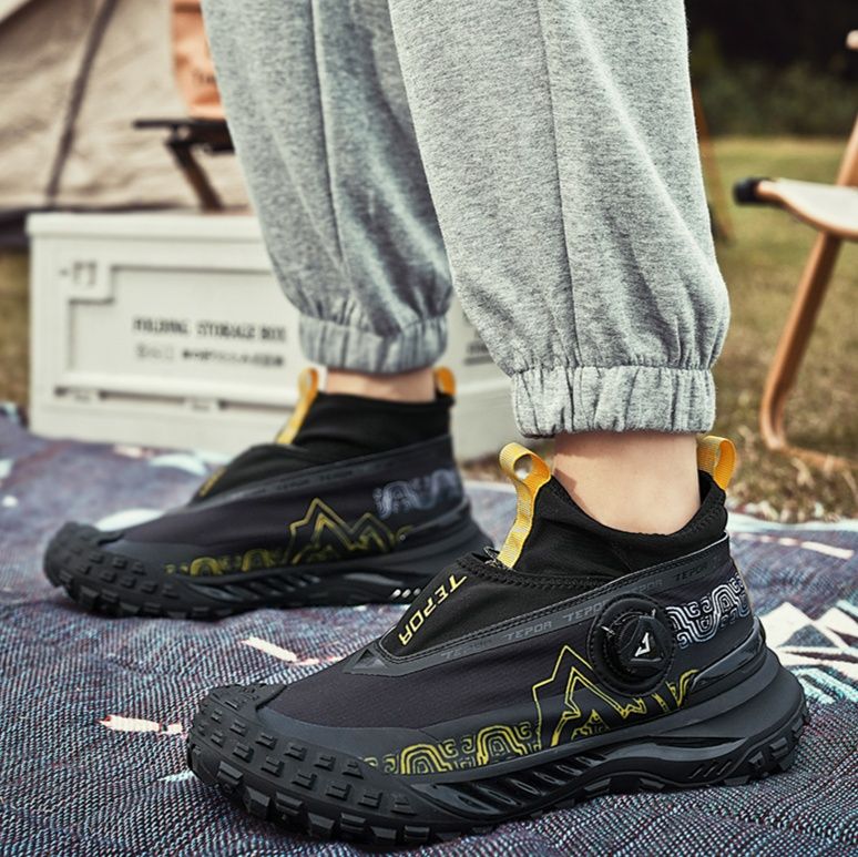 ハイカットスニーカー 厚底ソール グリップ力 疲れにくい 痛くならない 履きやすい 歩きやすい クッション 安定感 通気性 アウトドア