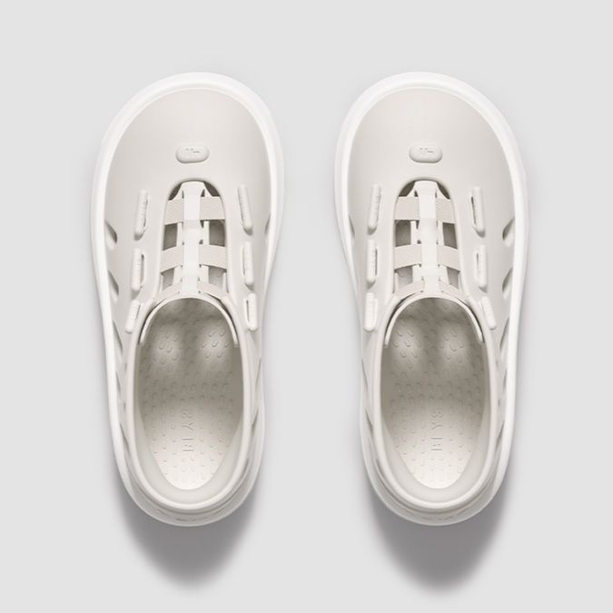 ハイカットスニーカー 夏 通気性抜群 軽量素材 疲れにくい 履きやすい 歩きやすい デイリーユース 日常使い 目立つ 遊び心