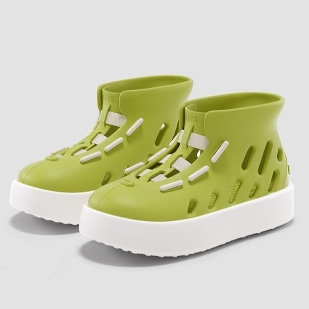 ハイカットスニーカー 夏 通気性抜群 軽量素材 疲れにくい 履きやすい 歩きやすい デイリーユース 日常使い 目立つ 遊び心