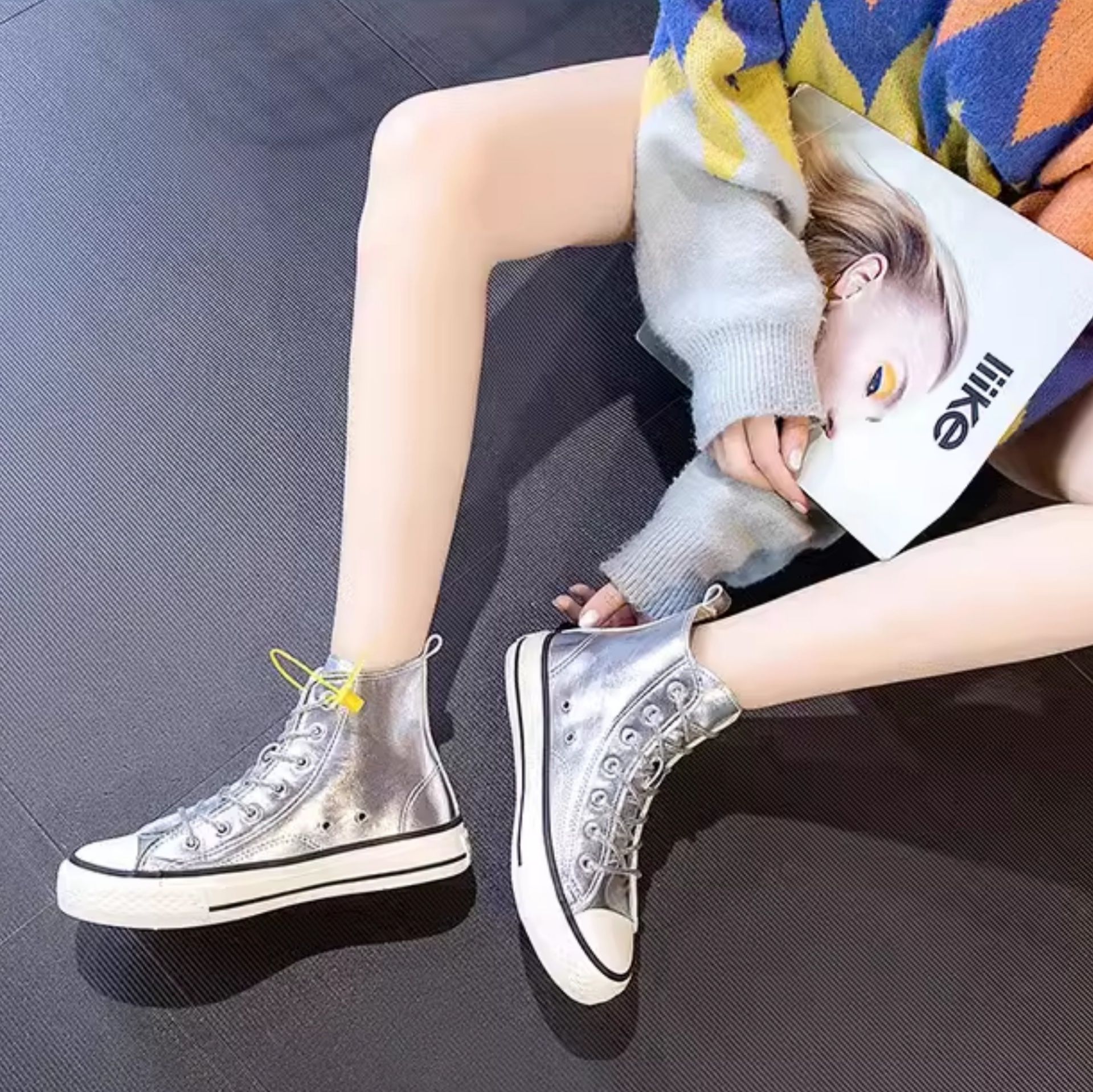 ハイカットスニーカー 目立つ 遊び心 おしゃれ スタイリッシュ 軽快 快適歩行 安定感 オールシーズン 疲れにくい 痛くならない