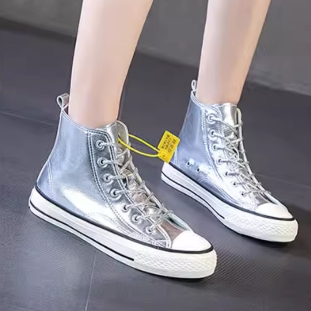 ハイカットスニーカー 目立つ 遊び心 おしゃれ スタイリッシュ 軽快 快適歩行 安定感 オールシーズン 疲れにくい 痛くならない