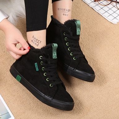 ハイカットスニーカー おしゃれ カジュアル シンプル かわいい 可愛い もこもこ 内ボア 滑りにくい 安定感 目立つ グリップ力 日常使い