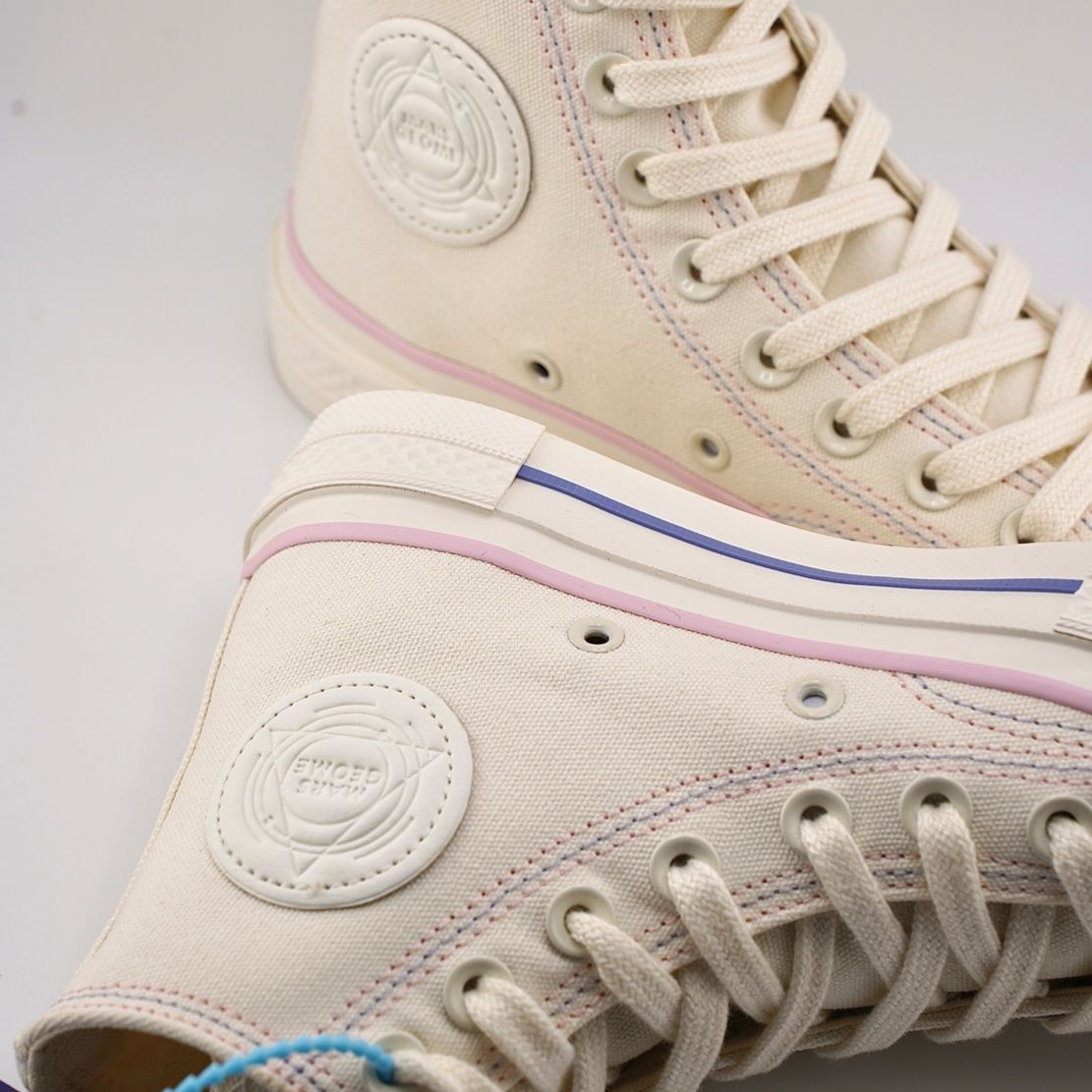 ハイカットスニーカー 人気 カジュアル シンプル かわいい 可愛い おしゃれ スタイリッシュ きれいめ 帆布素材 歩きやすい クッション