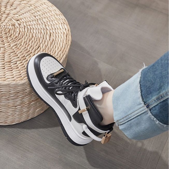 ハイカットスニーカー 好評 伸長効果 スタイルアップ クール おしゃれ スタイリッシュ きれいめ かわいい 可愛い 本革 クッション