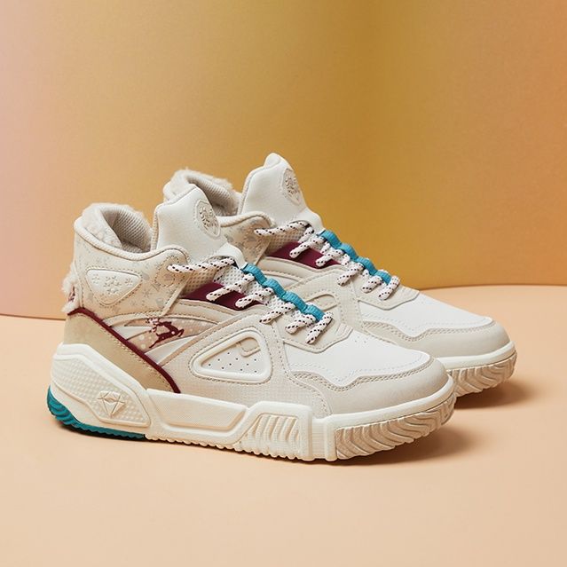 ハイカットスニーカー ダンス 疲れにくい 痛くならない カジュアル シンプル かわいい 遊び心 おしゃれ 歩きやすい クッション 安定感