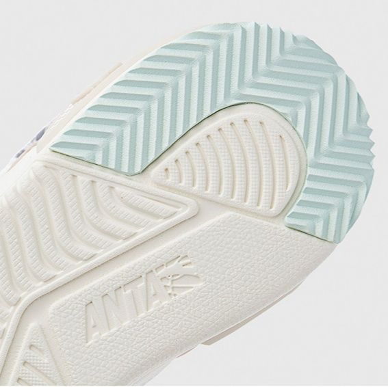 ハイカットスニーカー ダンス 疲れにくい 痛くならない カジュアル シンプル かわいい 遊び心 おしゃれ 歩きやすい クッション 安定感