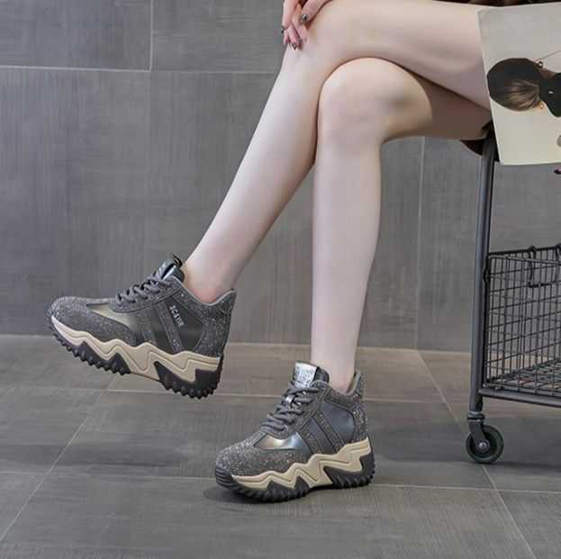 ハイカットスニーカー 美脚足長 ストリート ヒップホップ ダンススニーカー 伸長効果 目立つ 遊び心 おしゃれ クッション 安定感