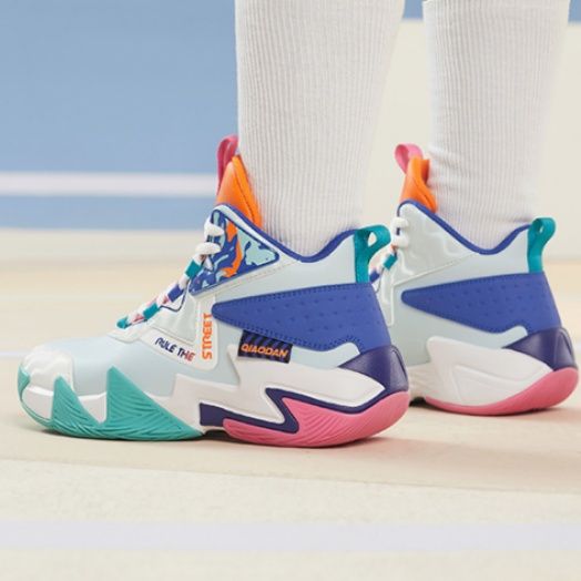 ハイカットスニーカー 人気 定番 かっこいい 目立つ スポーツ ランニング バスケットシューズ 衝撃吸収 グリップ力 通気性 履き心地