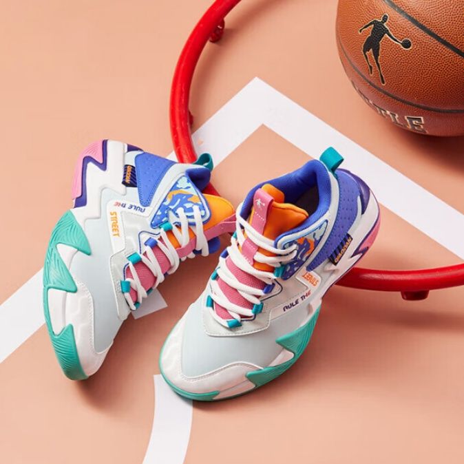 ハイカットスニーカー 人気 定番 かっこいい 目立つ スポーツ ランニング バスケットシューズ 衝撃吸収 グリップ力 通気性 履き心地