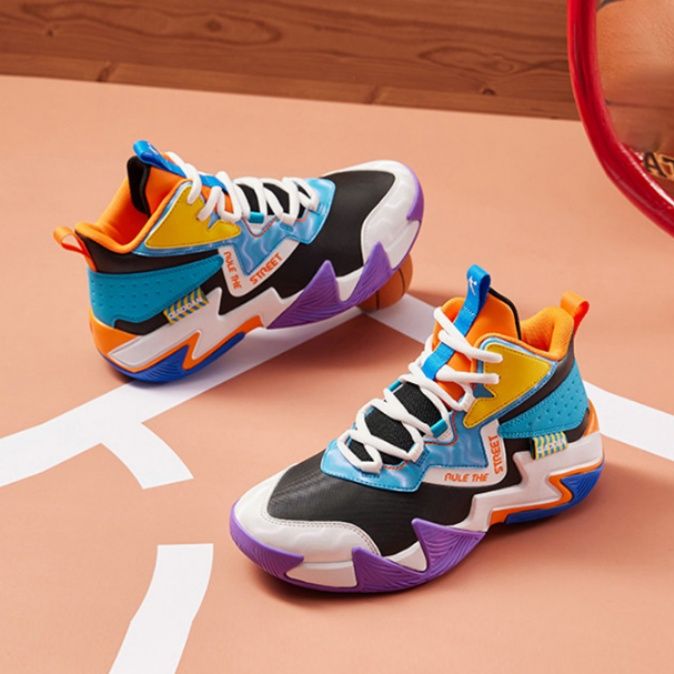 ハイカットスニーカー 人気 定番 かっこいい 目立つ スポーツ ランニング バスケットシューズ 衝撃吸収 グリップ力 通気性 履き心地