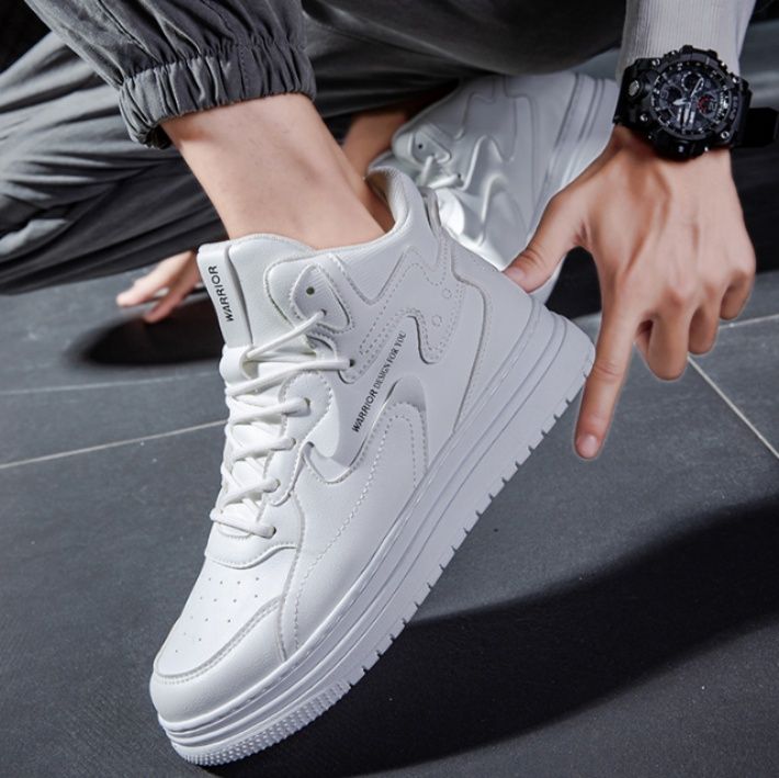 ハイカットスニーカー 人気 定番 おしゃれ スタイリッシュ きれいめ クール 快適歩行 すべりにくい 日常使い デイリーコーデ 通気性