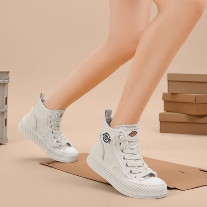 ハイカットスニーカー 好評 人気 カジュアル おしゃれ スタイリッシュ 冬 もこもこ キャンパス 歩きやすい クッション 快適歩行 通気性