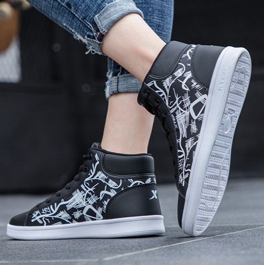 【アートな足元】グラフィック ハイカットスニーカー | モノトーン プリント ストリート ユニセックス
