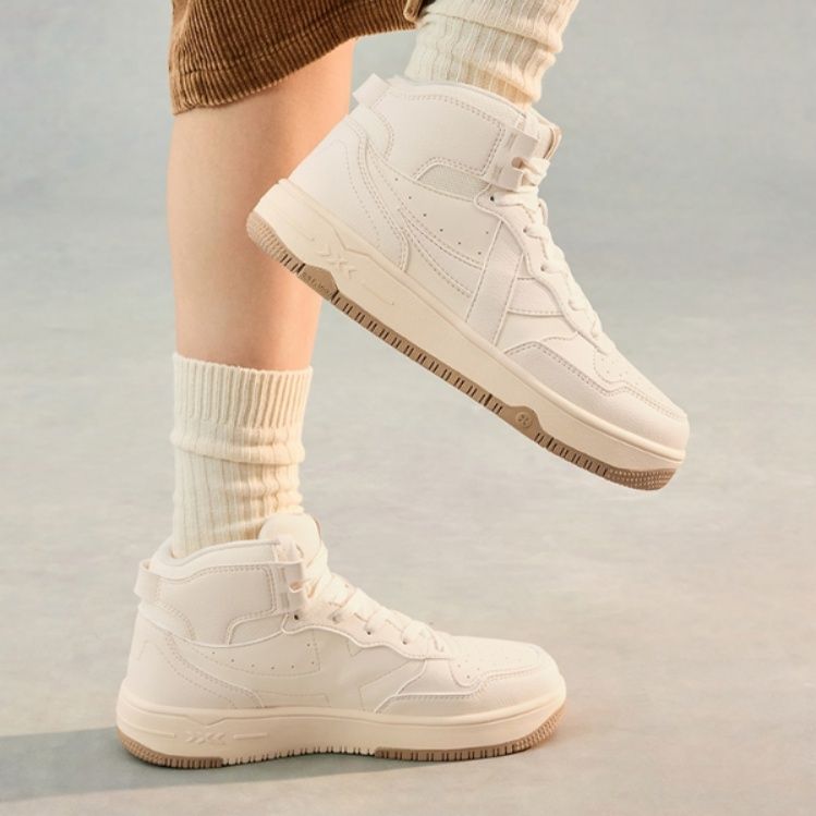 【大人のカジュアル】ブラック カジュアル ハイカットスニーカー | ラバーキャップソール クラシック