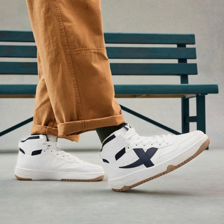 【大人のカジュアル】ブラック カジュアル ハイカットスニーカー | ラバーキャップソール クラシック