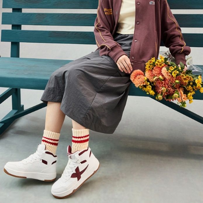 【大人のカジュアル】ブラック カジュアル ハイカットスニーカー | ラバーキャップソール クラシック