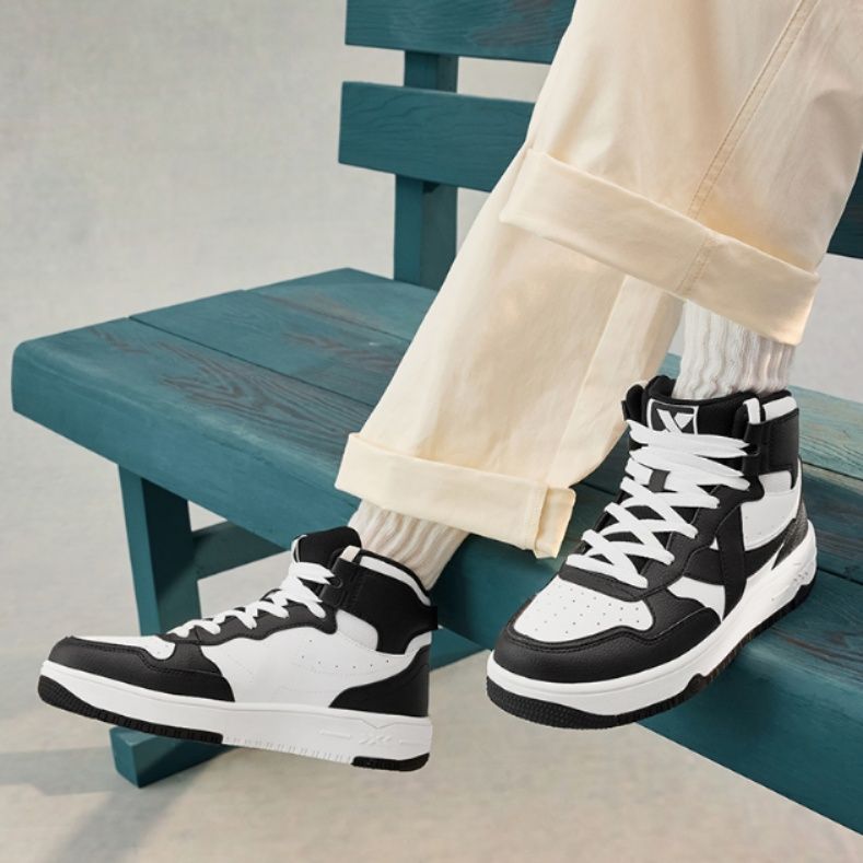 【大人のカジュアル】ブラック カジュアル ハイカットスニーカー | ラバーキャップソール クラシック