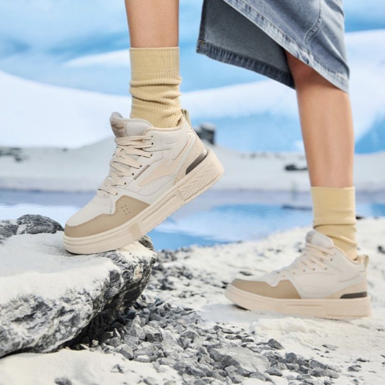 一日中歩いても足が楽になる！疲れないハイカット厚底スニーカー20選