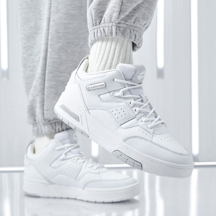 【究極のクリーン】オールホワイト スポーティスニーカー | 厚底 パンチングデザイン アーバンストリート