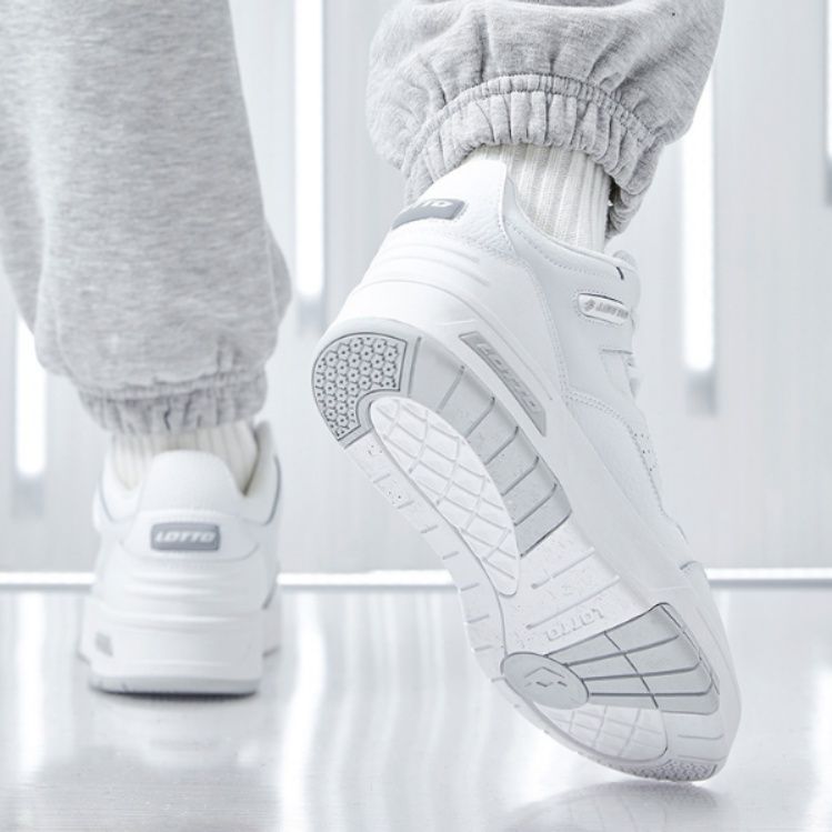 【究極のクリーン】オールホワイト スポーティスニーカー | 厚底 パンチングデザイン アーバンストリート