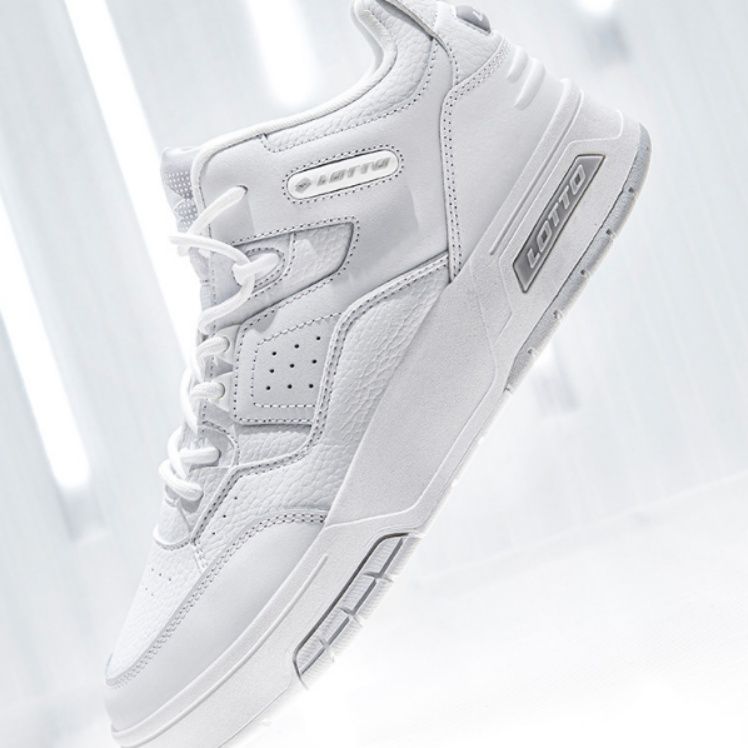 【究極のクリーン】オールホワイト スポーティスニーカー | 厚底 パンチングデザイン アーバンストリート