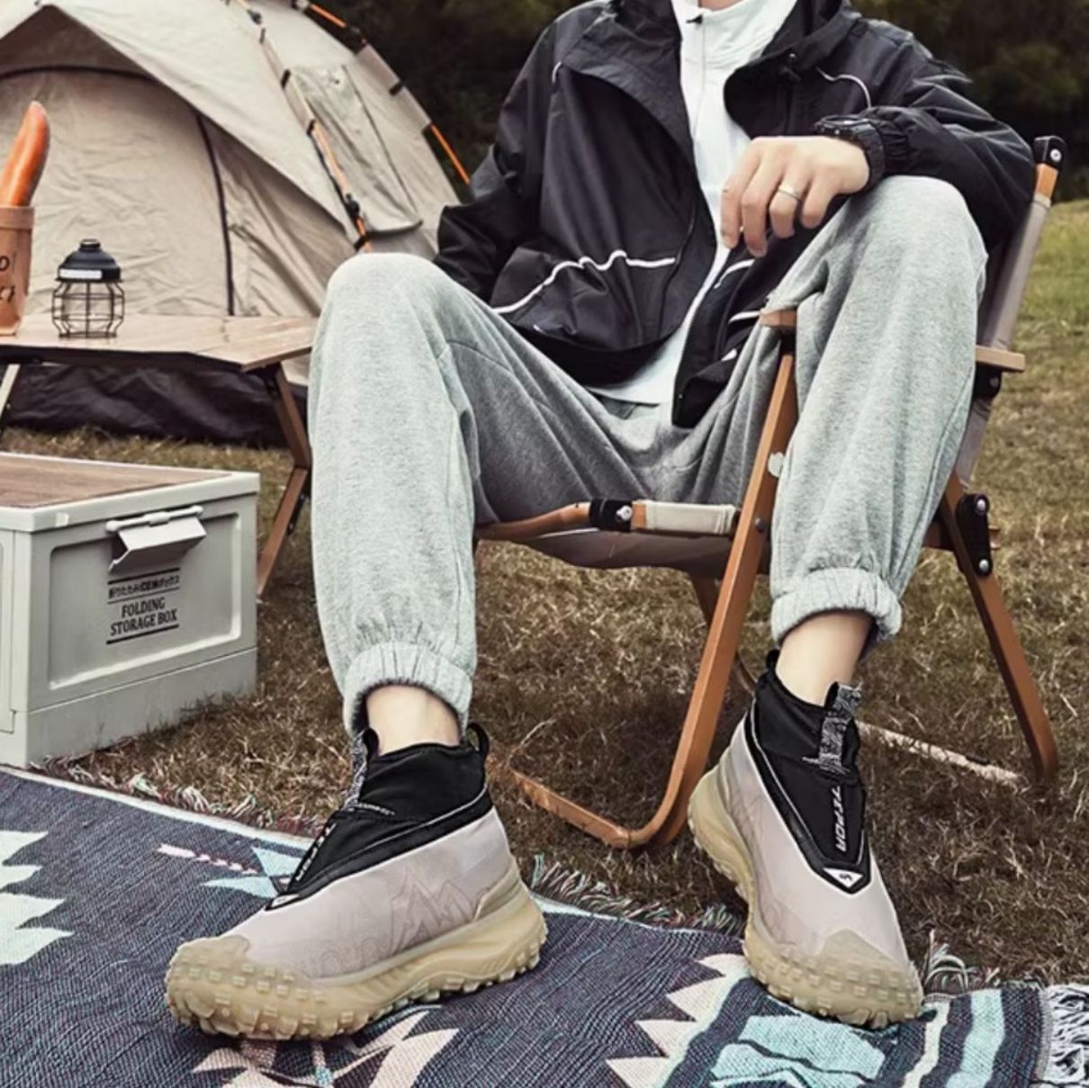 【次世代の履き心地】未来派 ダイヤル式ハイテクスニーカー ホワイト | 着脱スムーズ テックウェア 氷上デザイン