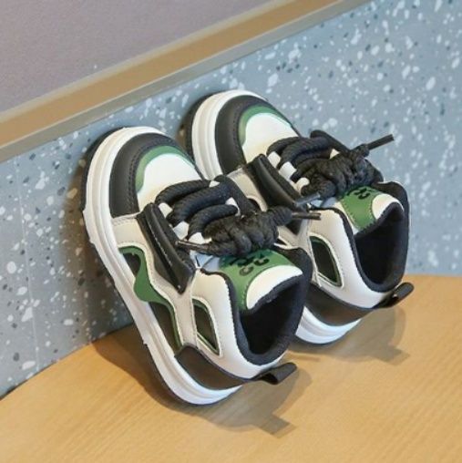 【ストリート・ミニ】キッズ ハイカットスニーカー ブラック×グリーン | チャンキーシューレース 厚底 タフデザイン