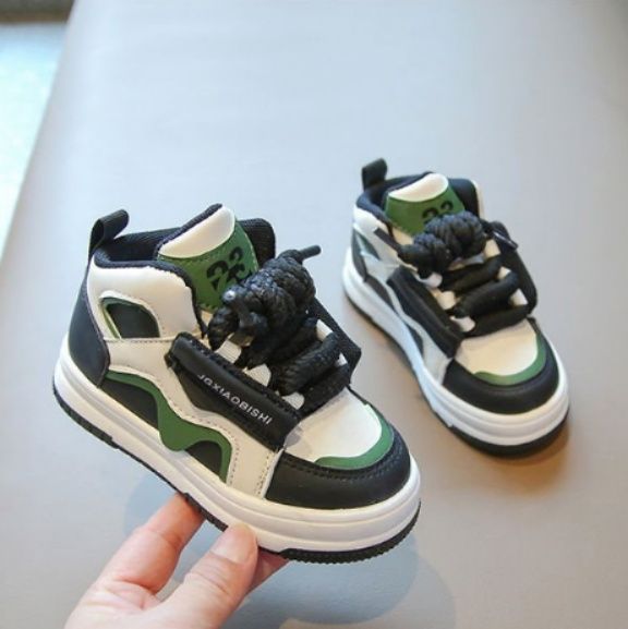 【ストリート・ミニ】キッズ ハイカットスニーカー ブラック×グリーン | チャンキーシューレース 厚底 タフデザイン