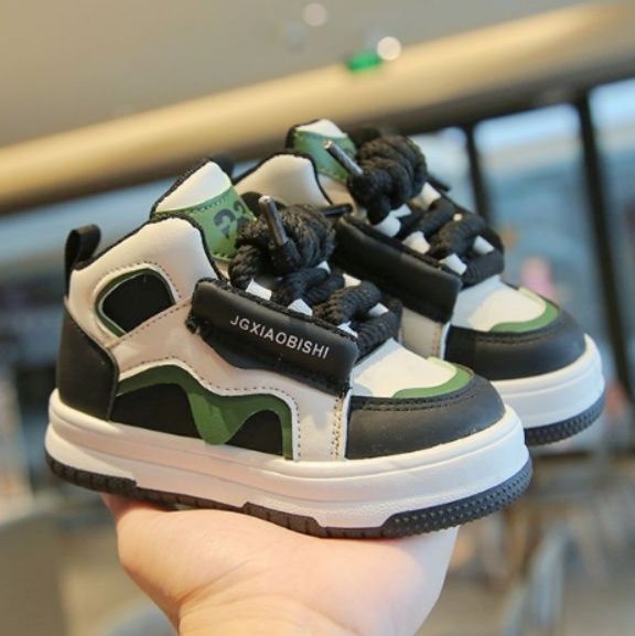 【ストリート・ミニ】キッズ ハイカットスニーカー ブラック×グリーン | チャンキーシューレース 厚底 タフデザイン