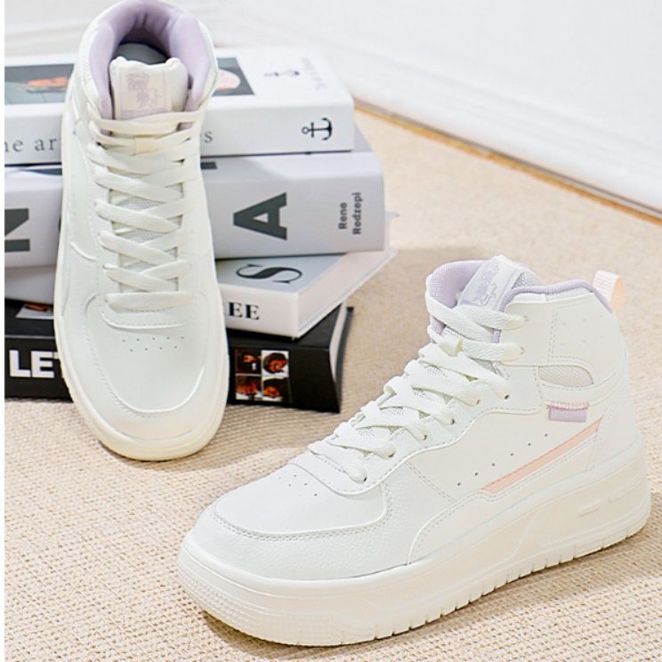 【クラシック・テック】ミッドカットスニーカー ホワイト | レッドライン アクセントソール ミニマル・スポーティー