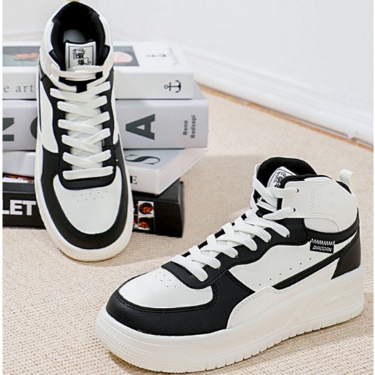 【クラシック・テック】ミッドカットスニーカー ホワイト | レッドライン アクセントソール ミニマル・スポーティー