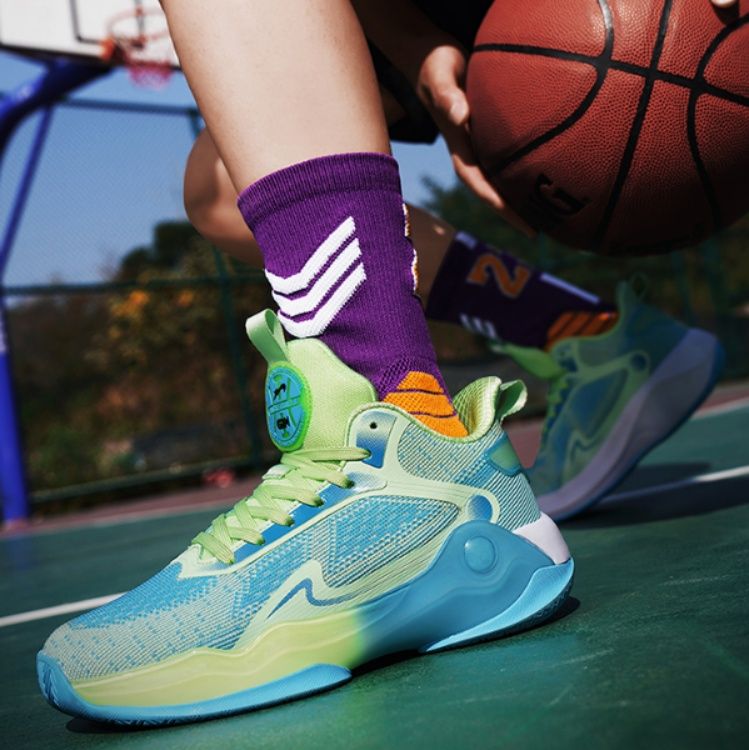 【リラックス・ドローイング】ミッドカットスニーカー ホワイト | ハンドペイント風グラフィック パステルアクセント アーバン・ポップ