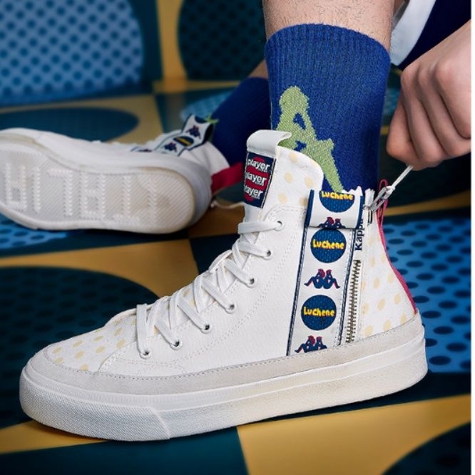 【ヘリテージ・グラフィック】ハイカット キャンバススニーカー ブラック | サイドジップ Ominiロゴテープ レトロ・ストリート