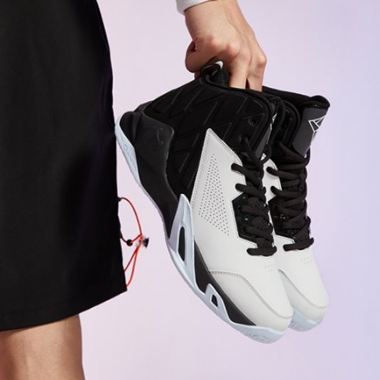 【プレシジョン・コート】バスケットボールシューズ ホワイト×ブラック | 流線型サイドケージ 高反発ソール テクニカル・スポーツウェア