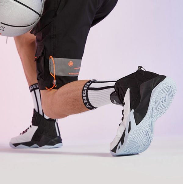 【プレシジョン・コート】バスケットボールシューズ ホワイト×ブラック | 流線型サイドケージ 高反発ソール テクニカル・スポーツウェア