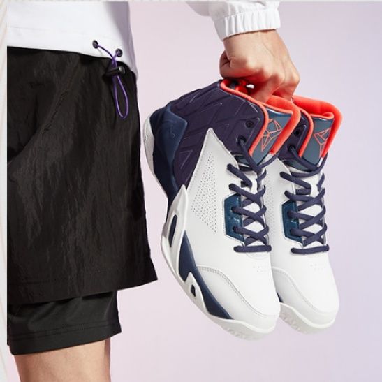 【プレシジョン・コート】バスケットボールシューズ ホワイト×ブラック | 流線型サイドケージ 高反発ソール テクニカル・スポーツウェア