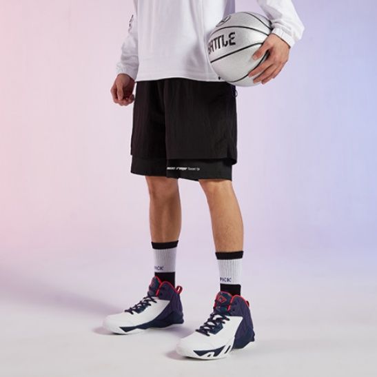 【プレシジョン・コート】バスケットボールシューズ ホワイト×ブラック | 流線型サイドケージ 高反発ソール テクニカル・スポーツウェア