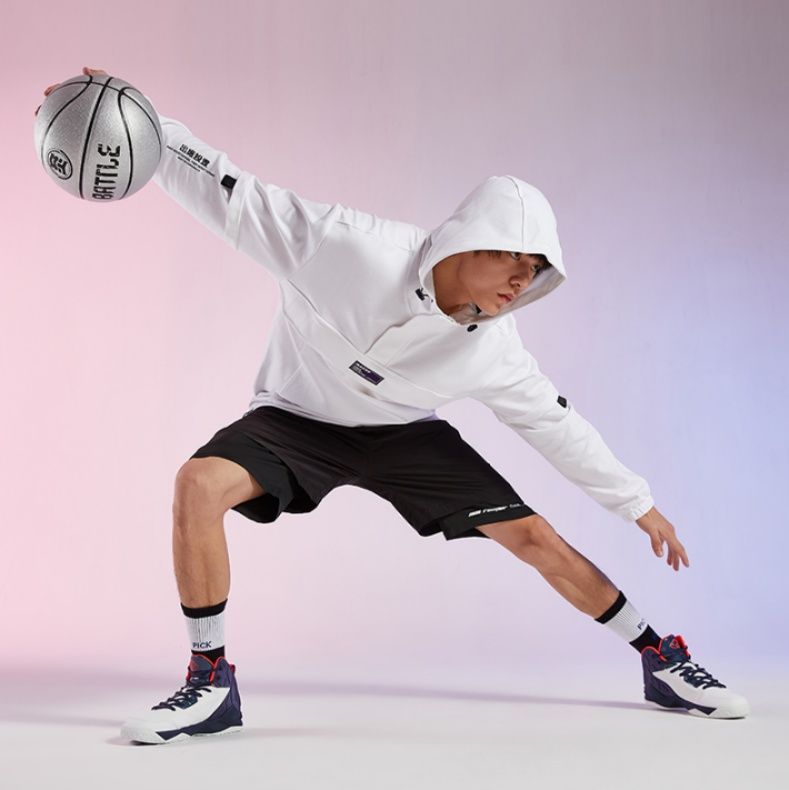 【プレシジョン・コート】バスケットボールシューズ ホワイト×ブラック | 流線型サイドケージ 高反発ソール テクニカル・スポーツウェア