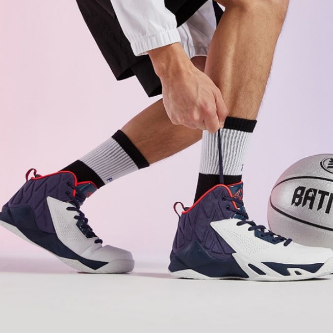 【プレシジョン・コート】バスケットボールシューズ ホワイト×ブラック | 流線型サイドケージ 高反発ソール テクニカル・スポーツウェア