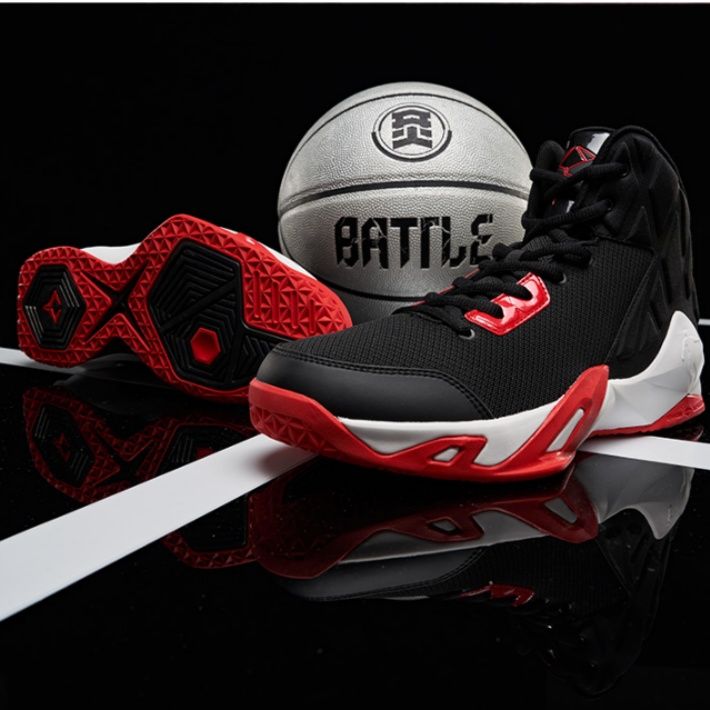 【プレシジョン・コート】バスケットボールシューズ ホワイト×ブラック | 流線型サイドケージ 高反発ソール テクニカル・スポーツウェア