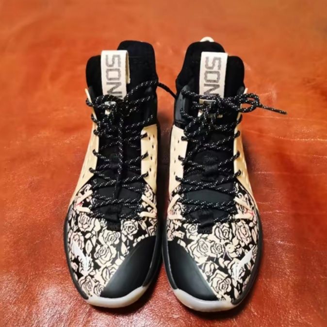 【フローラル・ダークネス】バスケットシューズ ブラック×パステルピンク | ローズグラフィック サイドケージデザイン テクニカル・ストリート